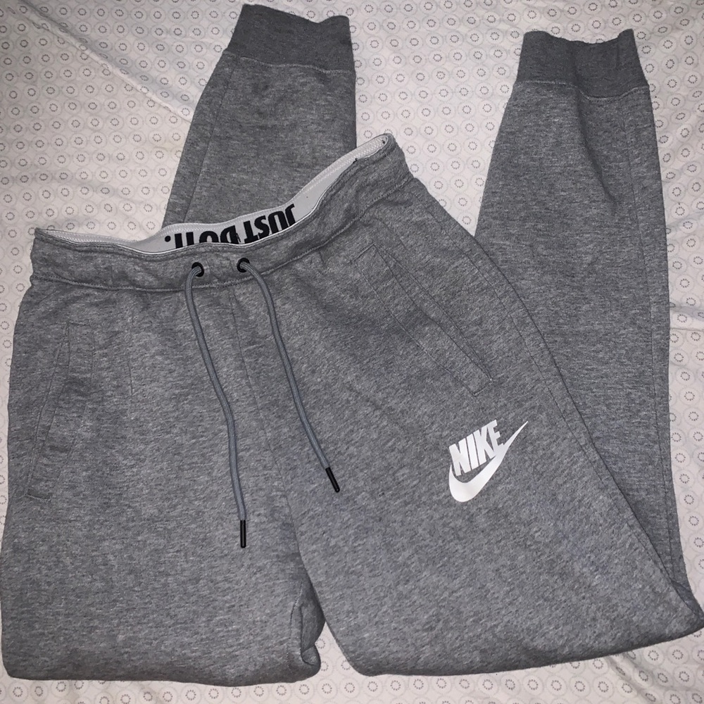 nike women’s sweats